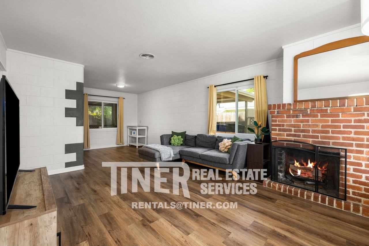 5200 Valletta Way - Photo 3 of 34