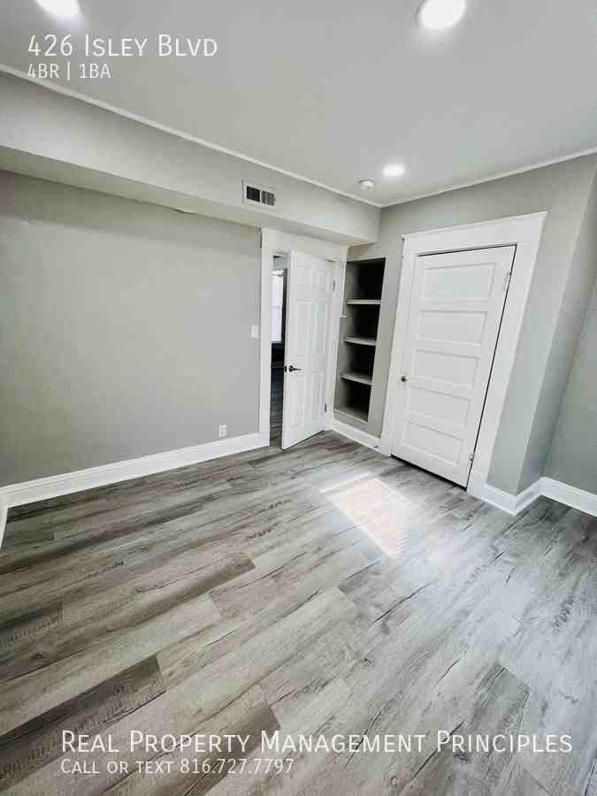 426 Isley Blvd - Photo 3 of 23