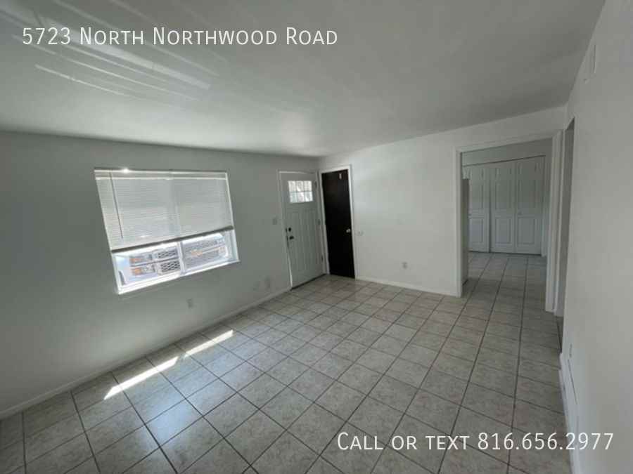 5723 N Northwood Rd - Photo 2 of 11