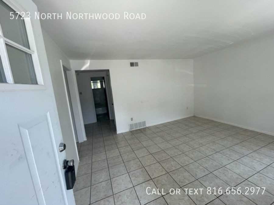 5723 N Northwood Rd - Photo 3 of 11