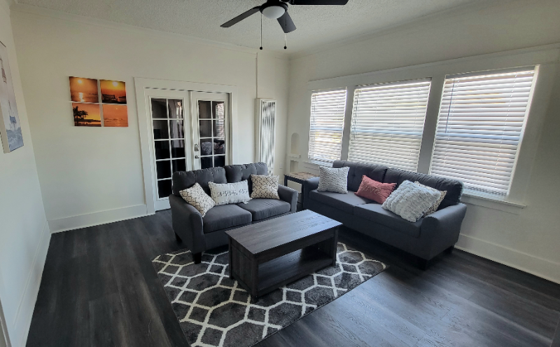 3536 1/2 W 60th St - Photo 2 of 22