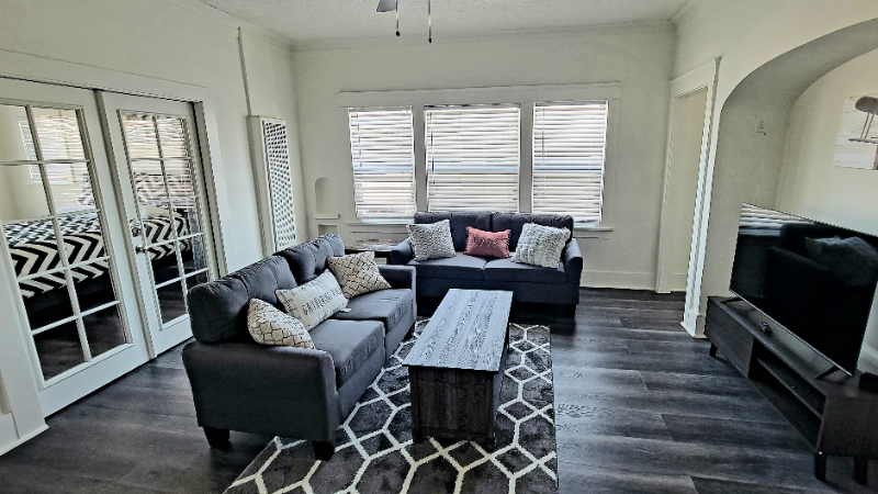 3536 1/2 W 60th St - Photo 3 of 22