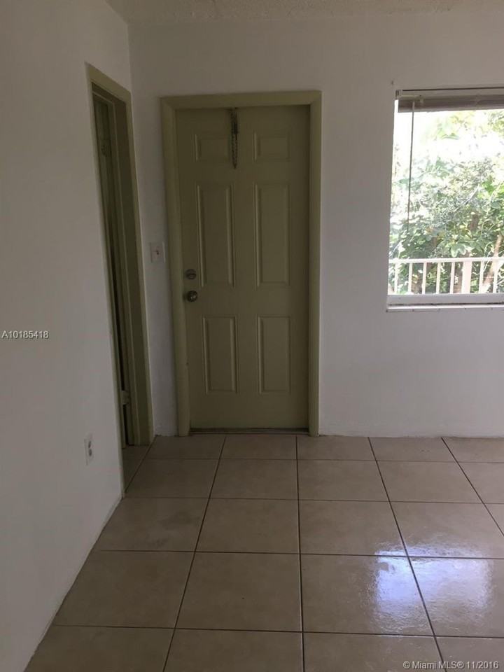 101 Nw 29th Ave #1 - Photo 4 of 11