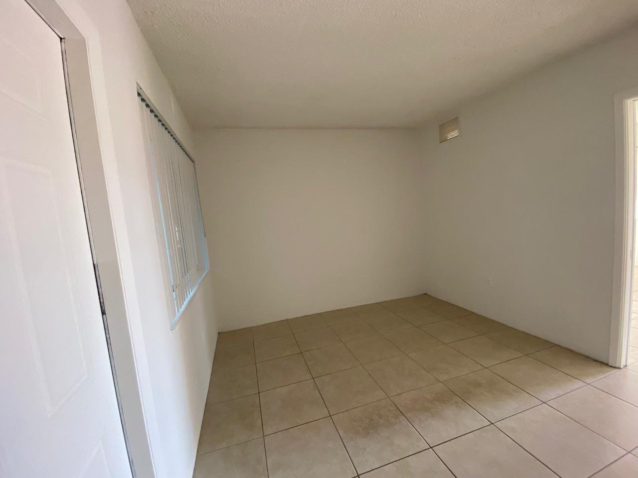 101 Nw 29th Ave #1 - Photo 7 of 11