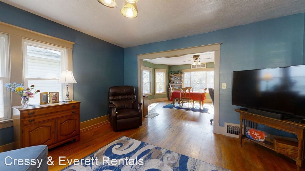 210 Grant St - Photo 3 of 49