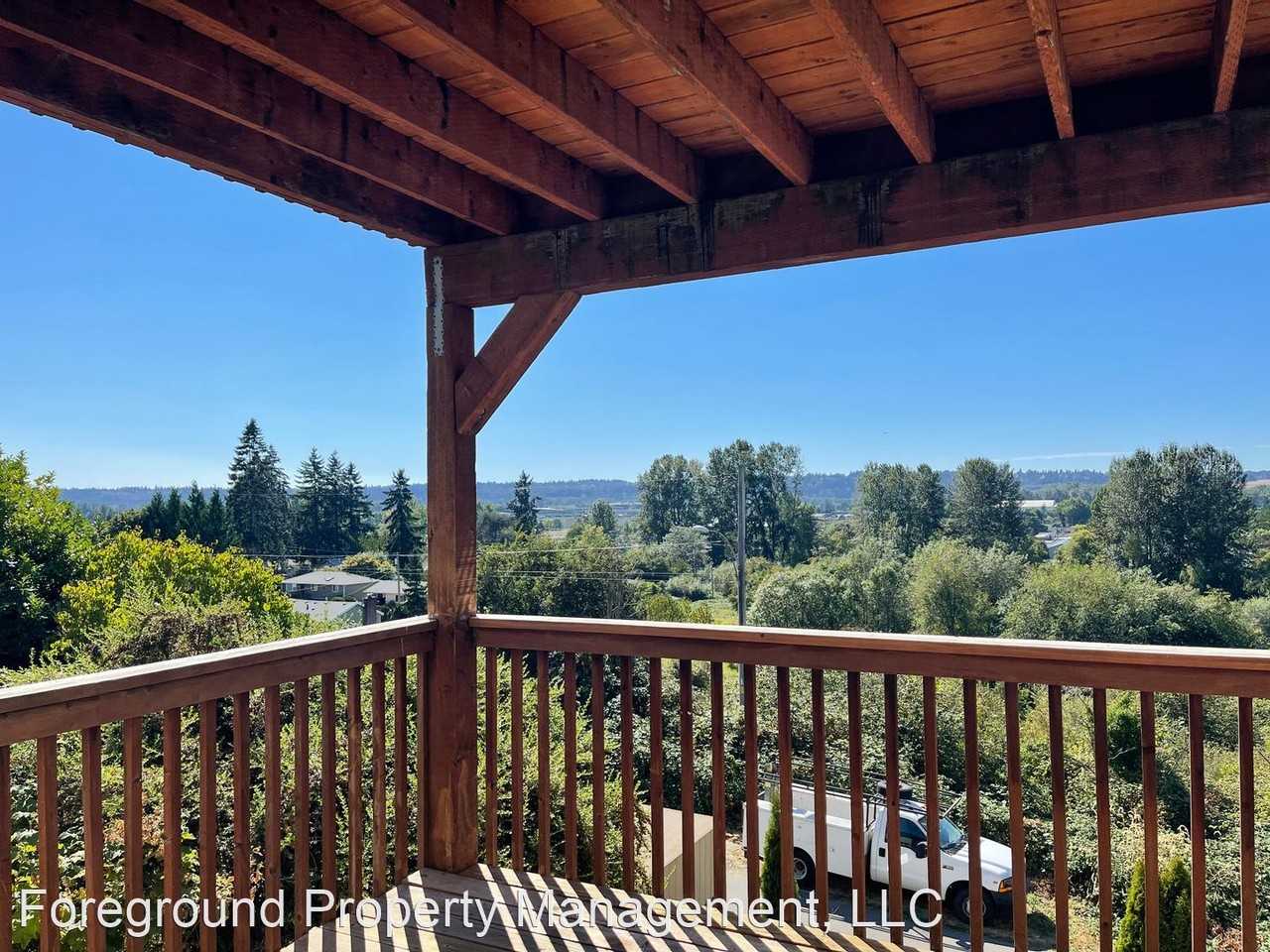 801 Lenora Ave N - Photo 3 of 16