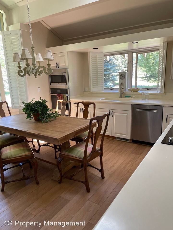 2120 Fairway Dr - Photo 3 of 12