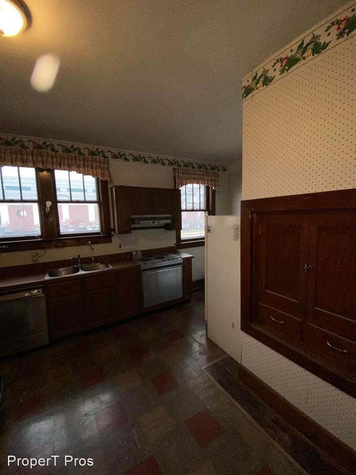 802 W Franklin St - Photo 2 of 17