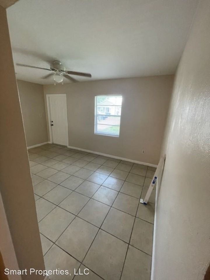 2924 Vermont Ave - Photo 3 of 7