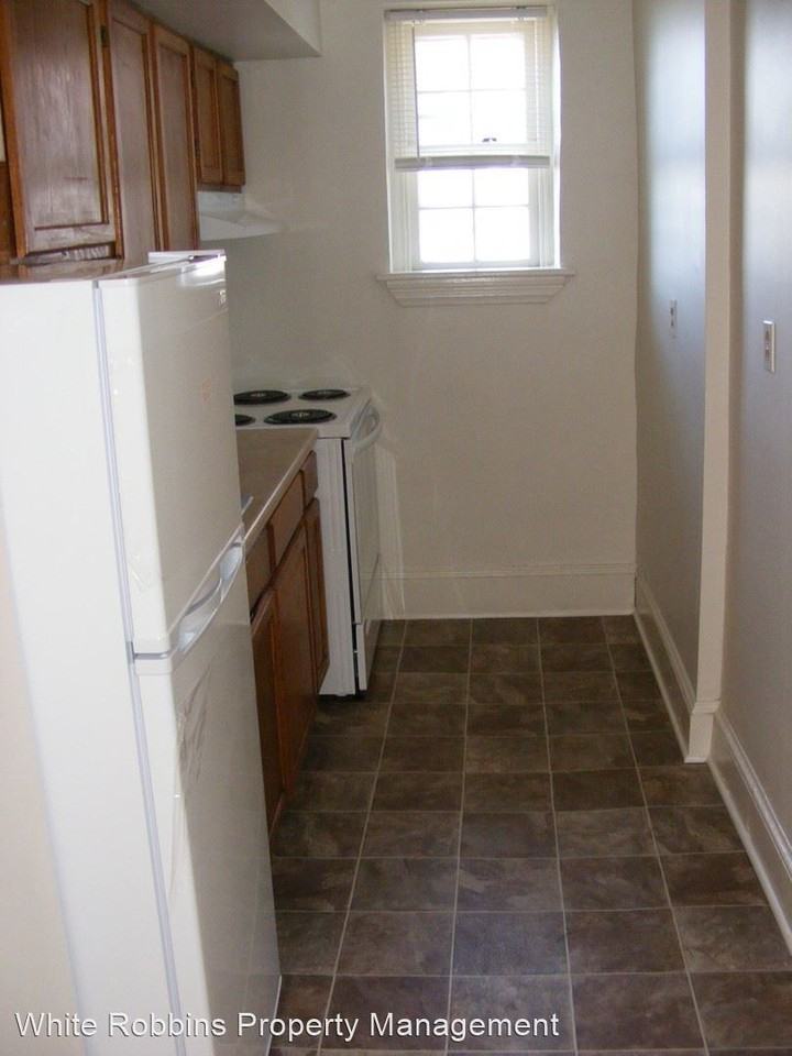 1000 W 8th St - Photo 2 of 8