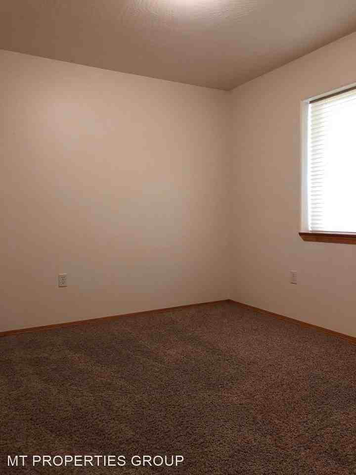 11975 Amazing Dr - Photo 3 of 16