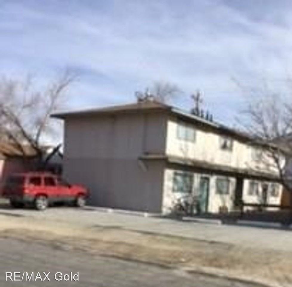 620 D Street - Photo 2 of 5