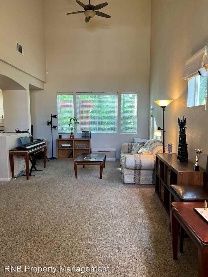 5200 Bay St - Photo 3 of 32