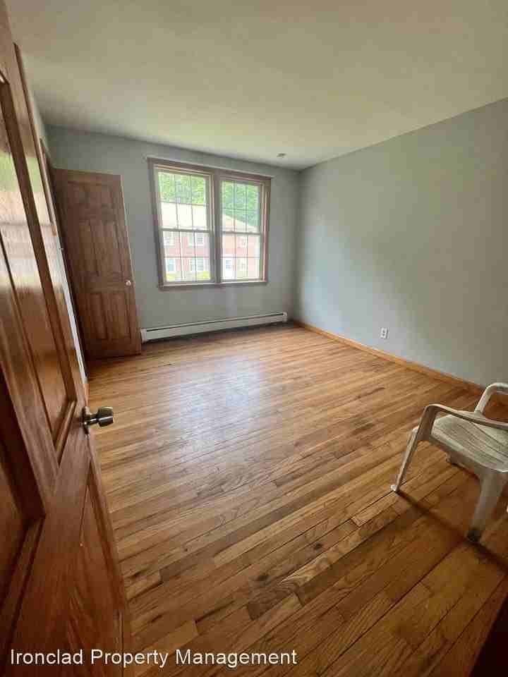 15 Forest St Unit B - Photo 2 of 11