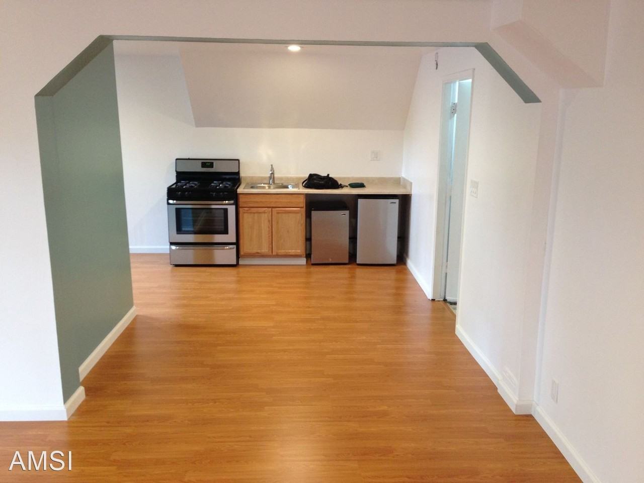 906A Lake St - Photo 2 of 6