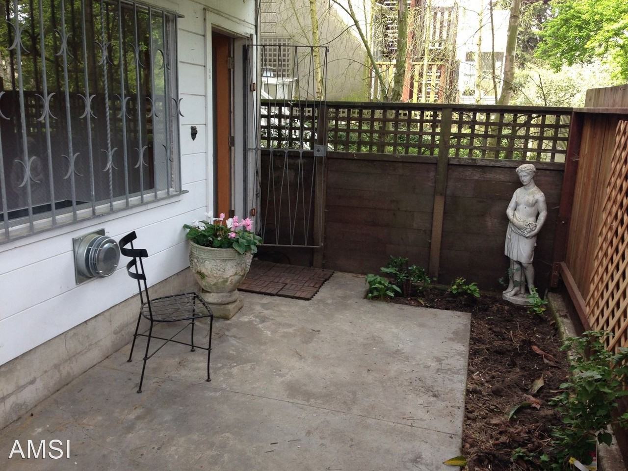 906A Lake St - Photo 3 of 6