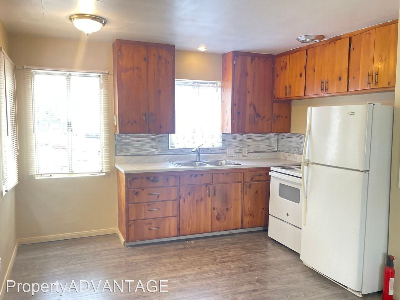 109 N Pasadena Ave - Photo 3 of 10