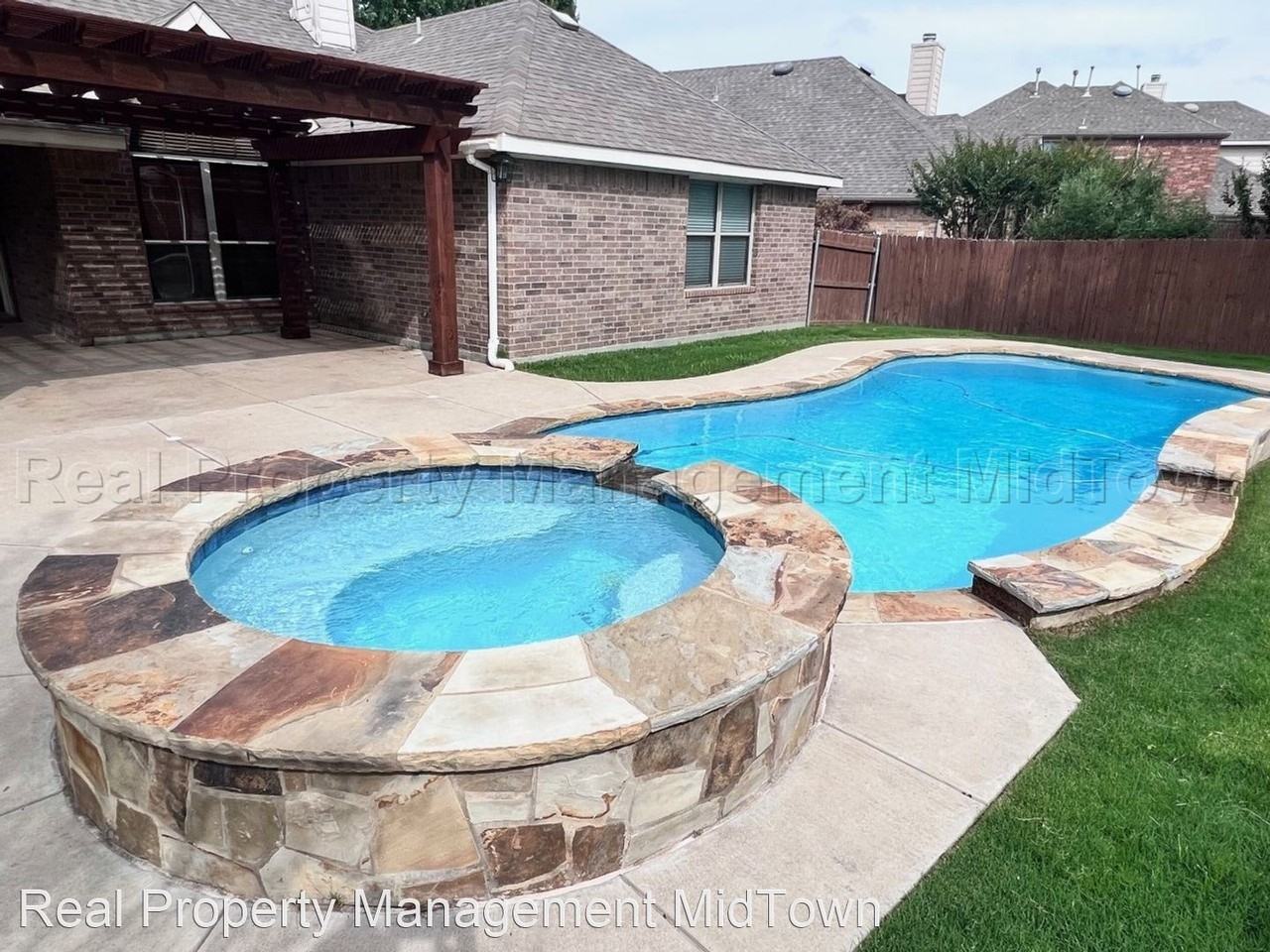 7039 Beacon Dr - Photo 2 of 31