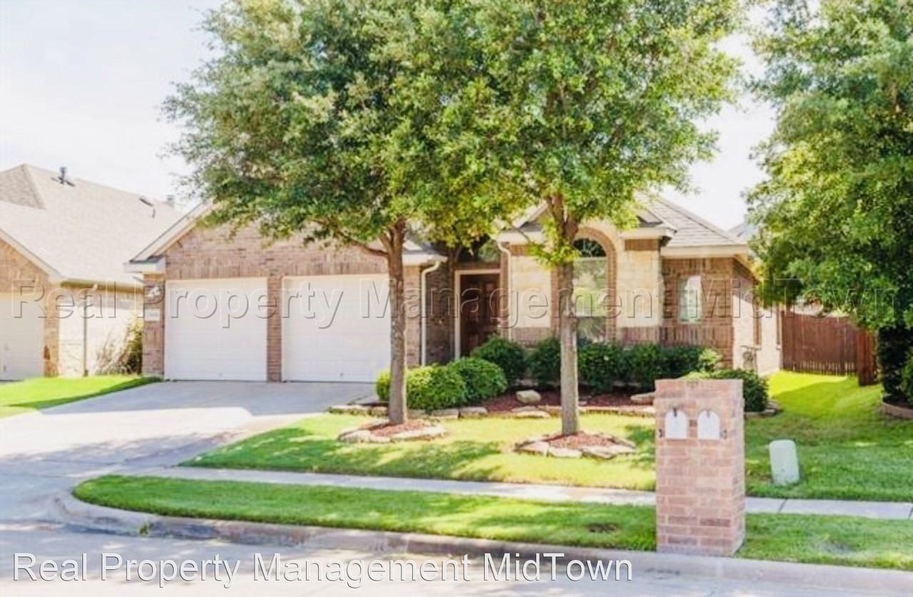7039 Beacon Dr - Photo 3 of 31