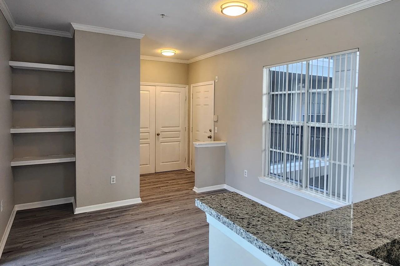 9401 Crescent Loop Circle #204 - Photo 3 of 17