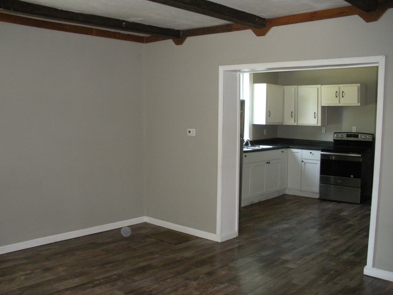 306 E Monroe St - Photo 2 of 9