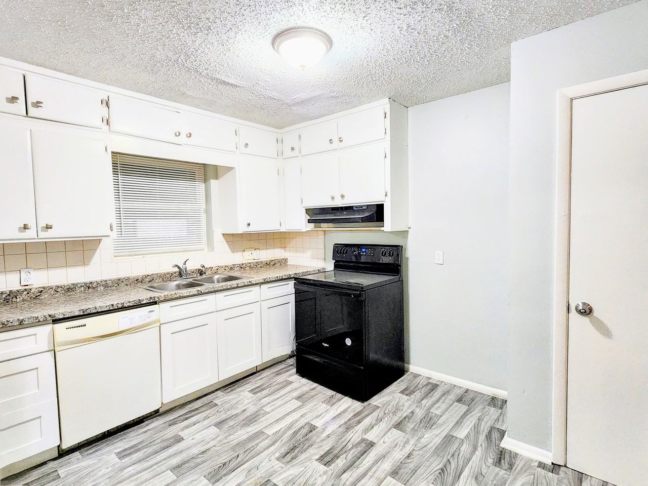 6620 Barkwood Dr - Photo 3 of 16