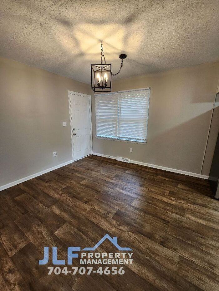 129 Morris Dr - Photo 3 of 9