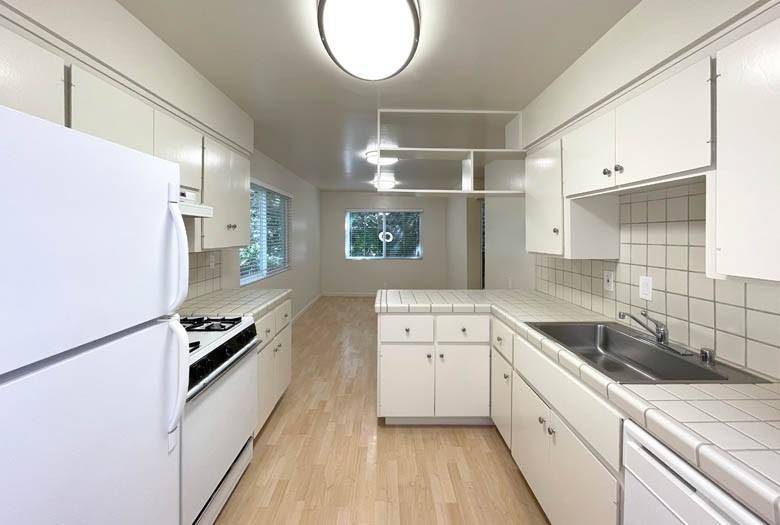 120 122 East Creek Drive, Menlo Park, CA 94025 2 Bedroom Apartment