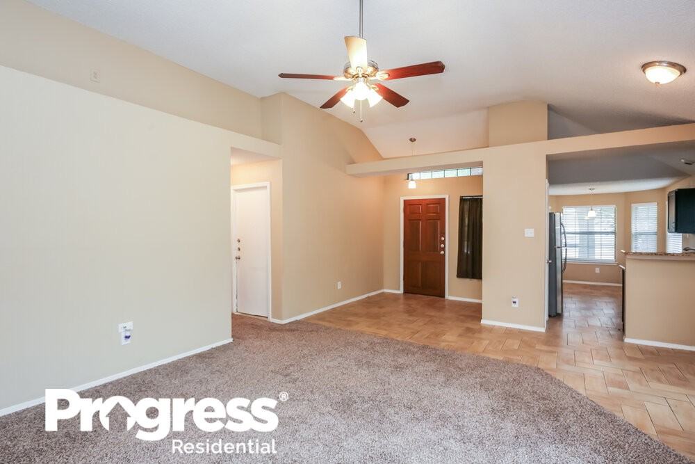 7817 Clairmont Ave - Photo 3 of 25