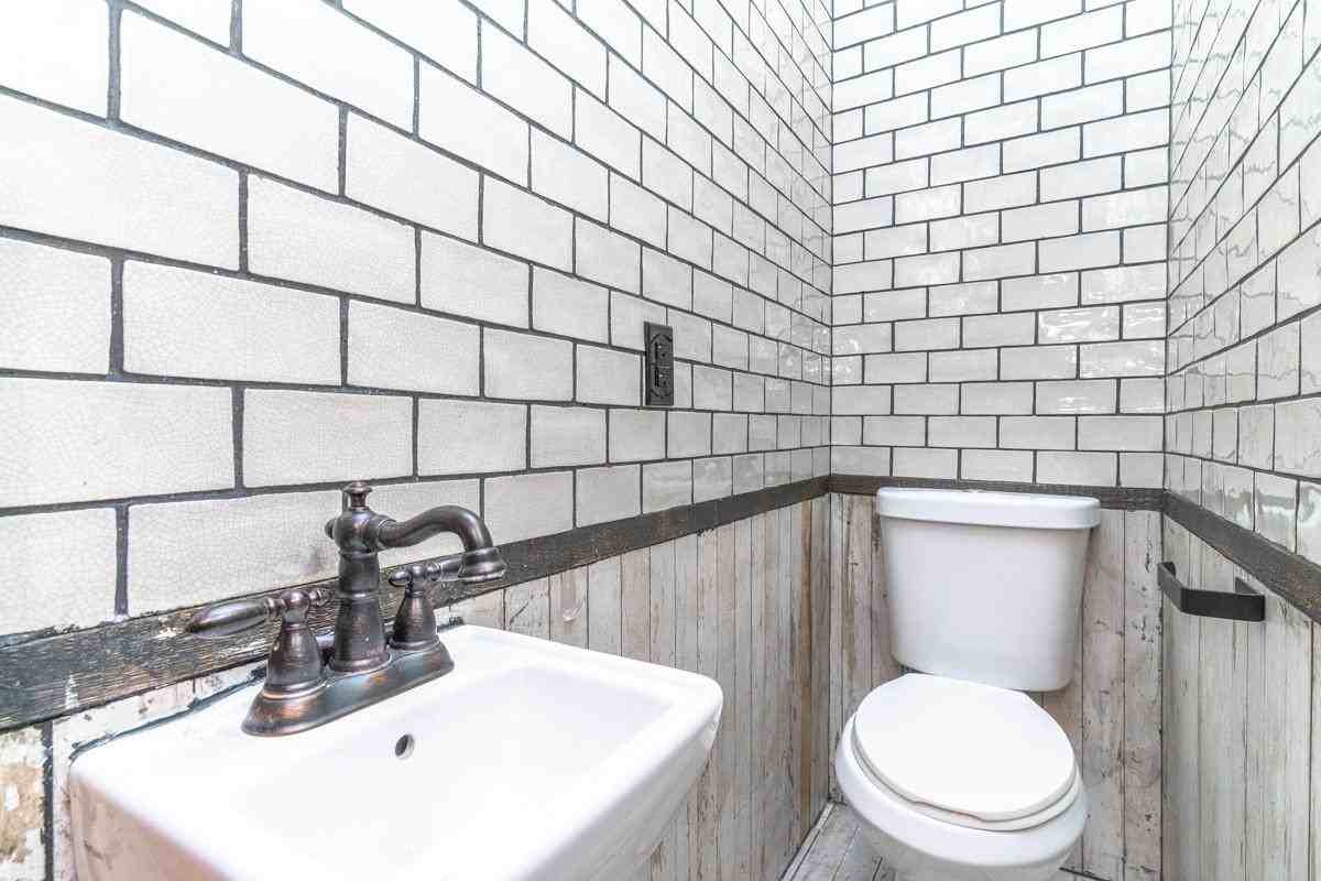 208 Starr St #2R - Photo 4 of 14