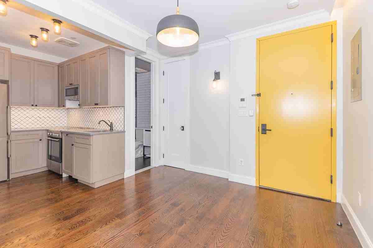 6080 Myrtle Ave #3G - Photo 3 of 6