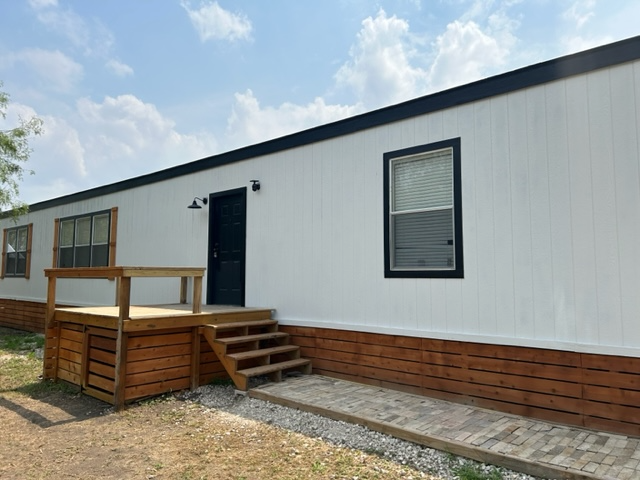 1102 Magnolia St - Photo 3 of 13