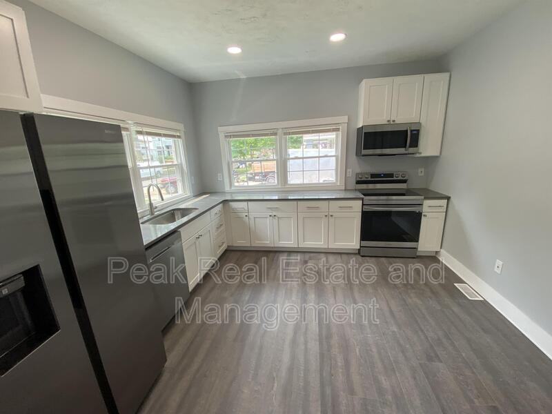 1429 Logan St Se - Photo 2 of 10