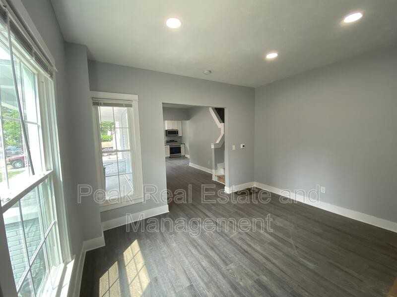 1429 Logan St Se - Photo 3 of 10