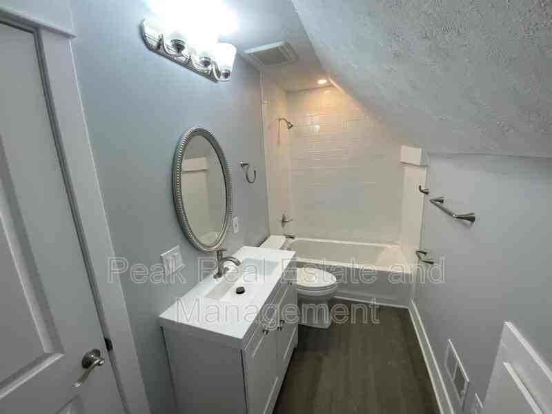 1429 Logan St Se - Photo 7 of 10