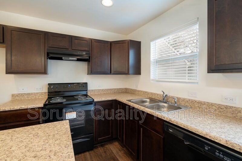 556 Freeport Ct - Photo 3 of 15