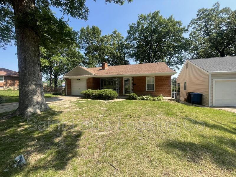 7117 Forest Hill Dr - Photo 2 of 31