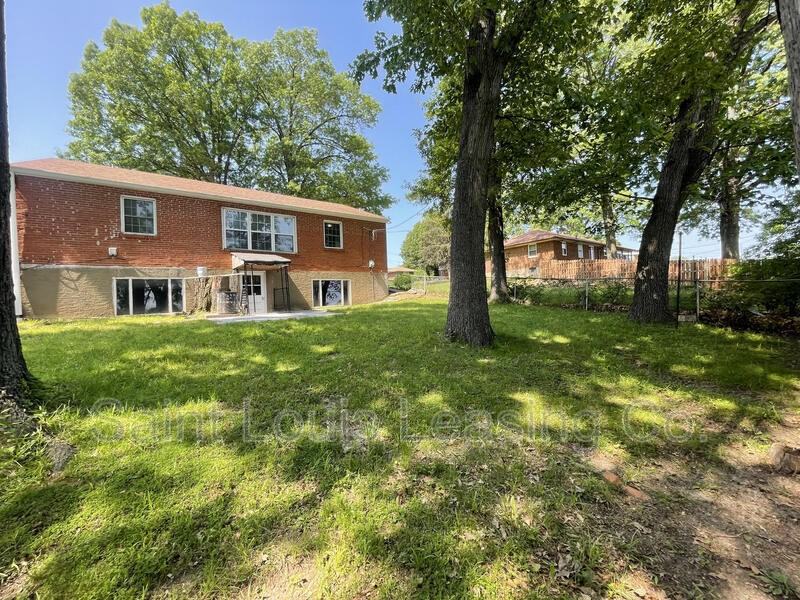 7117 Forest Hill Dr - Photo 3 of 31