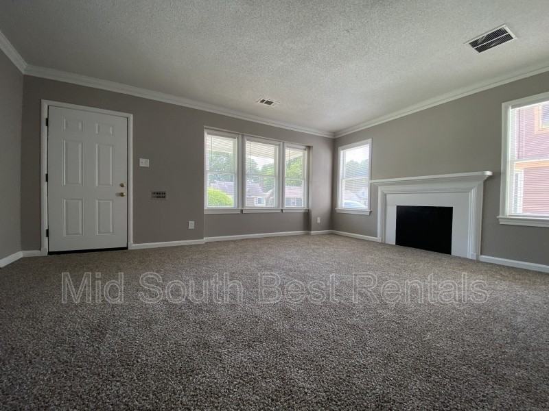 2404 Lowell Ave - Photo 2 of 8