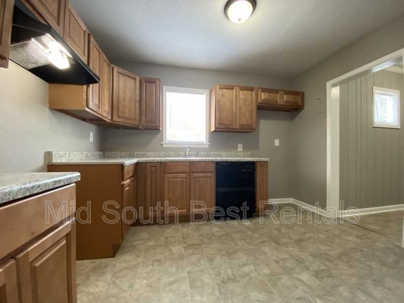 2404 Lowell Ave - Photo 3 of 8