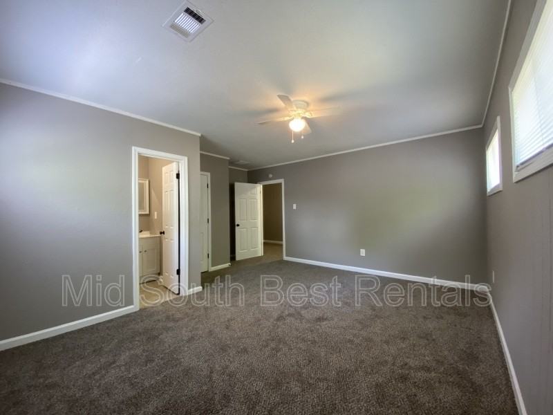 2404 Lowell Ave - Photo 4 of 8