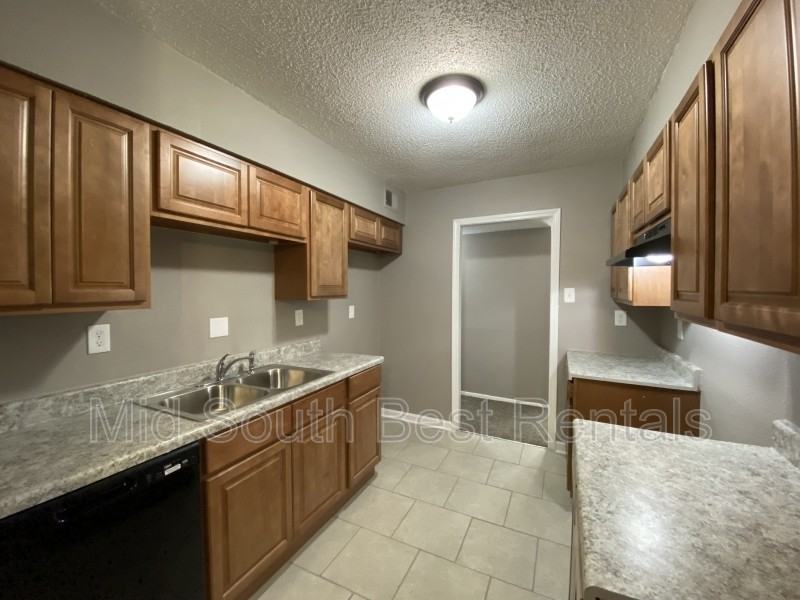 5732 Woodbourne Ct - Photo 3 of 8