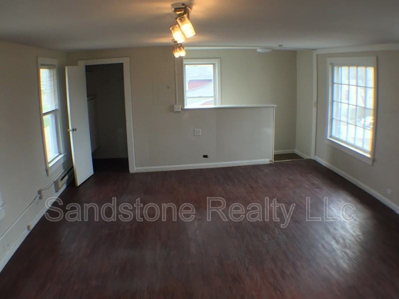 43215 N Ridge Rd W - Photo 3 of 26