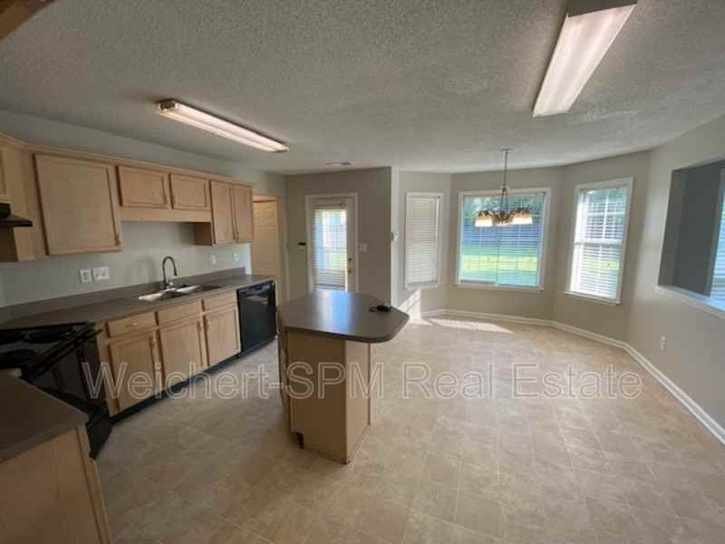 11196 Ivy Dr - Photo 3 of 16