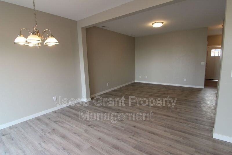 655 Ruby Cir #703 - Photo 3 of 17