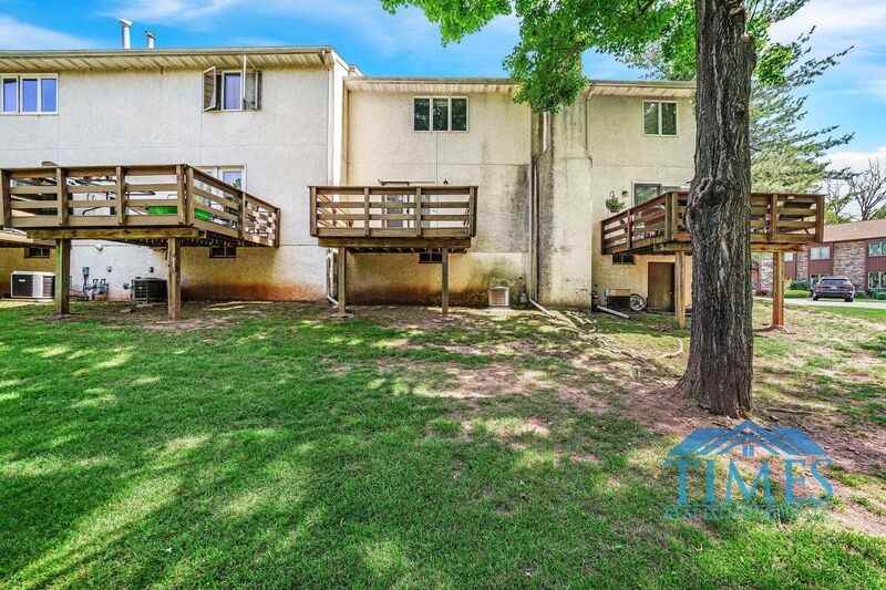 4 Lenape Ln - Photo 2 of 26