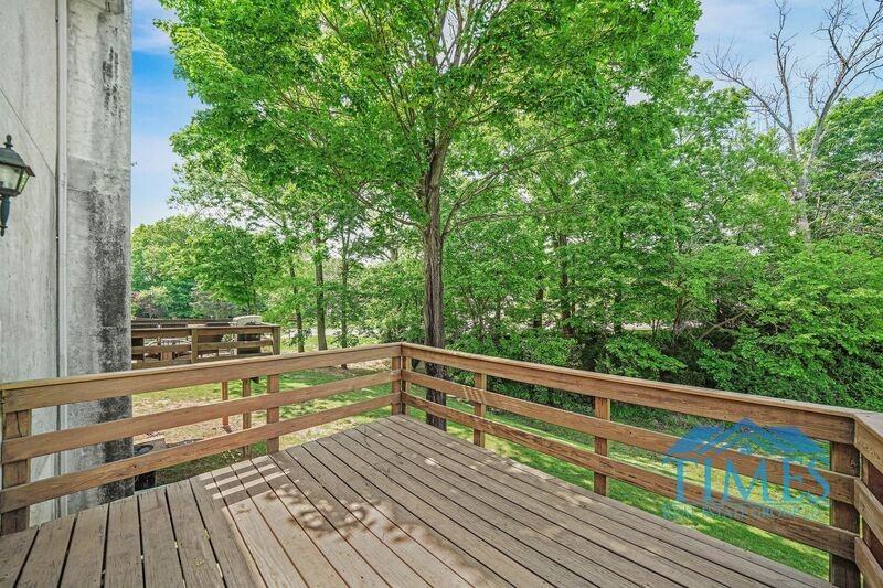 4 Lenape Ln - Photo 3 of 26