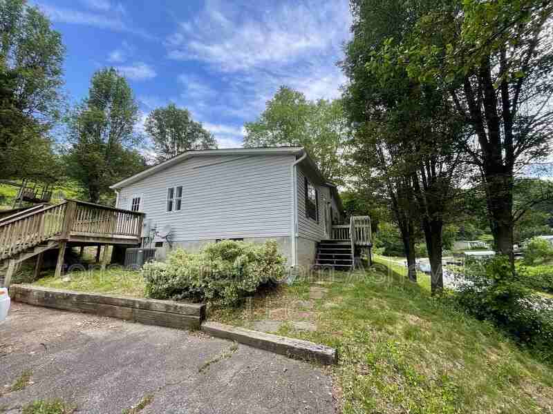 132 Josiah Ln - Photo 2 of 20