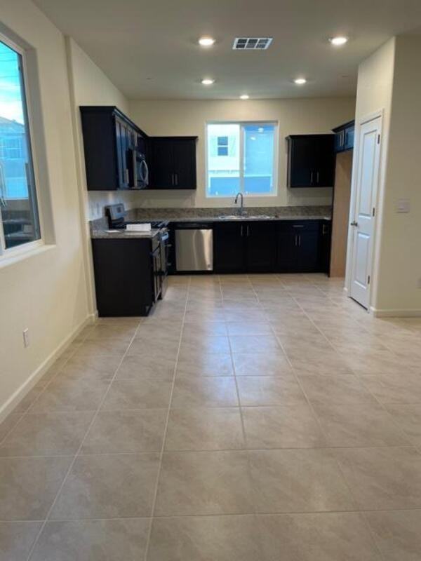 260 Shafer Ave - Photo 7 of 34