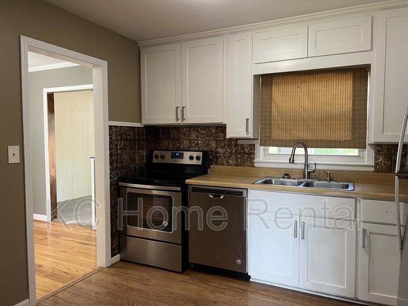 6710 Hadley St - Photo 2 of 32